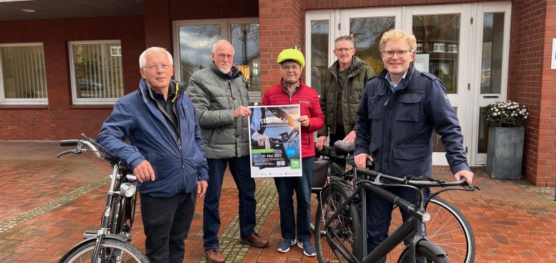 Radwandergruppe des Heimatvereins mit Marcus Brinkmann